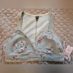 Wild Fable Women's Cropped  Denim Vest. Side zipper. New, with and without tags.